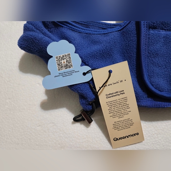 The Queenmore Super Soft Fleece Dog Jacket in size XS is a cozy and stylish wint - Picture 7 of 9